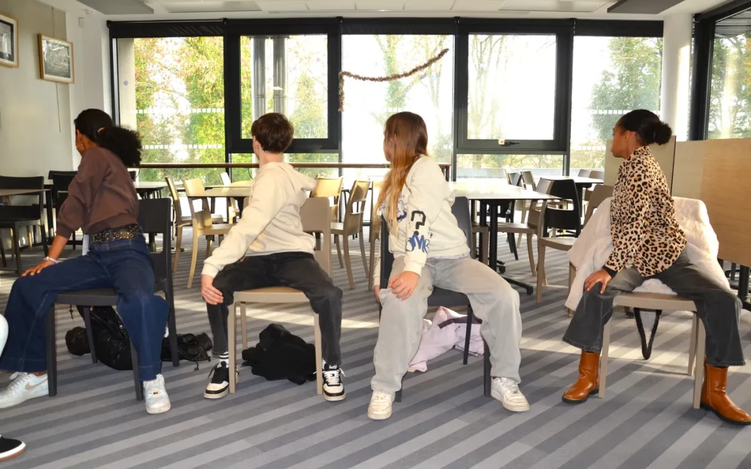 Yoga sur chaise pour les 5ème  !