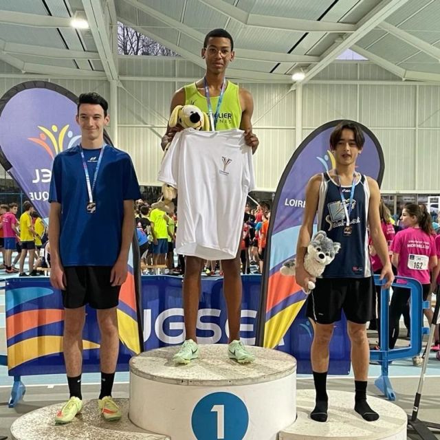 Championnat national d'athlétisme en salle à Nantes pour nos athlètes ! 

Médaille d’or pour Maël et  Médaille d’argent pour nos garçons de 3eme !

Bravo à eux 🏃🏃‍♀️